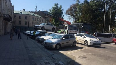 У Львові на вулиці Винниченка 16 облаштують платний паркінг на 44 місця