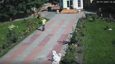 На Львівщині у центрі міста обікрали капличку (ВІДЕО)
