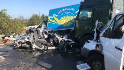 На Львівщині в ДТП потрапили одразу шість авто (ФОТО, ВІДЕО)