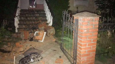 На Львівщині п’яний водій БМВ зніс кілька огорож у центрі міста (ВІДЕО, ФОТО)