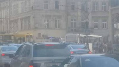 У Львові у ДТП маршрутка виїхала на людей
