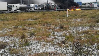 У «Краковці» фури «прорвалися» і намагаються проїхати кордон – активісти