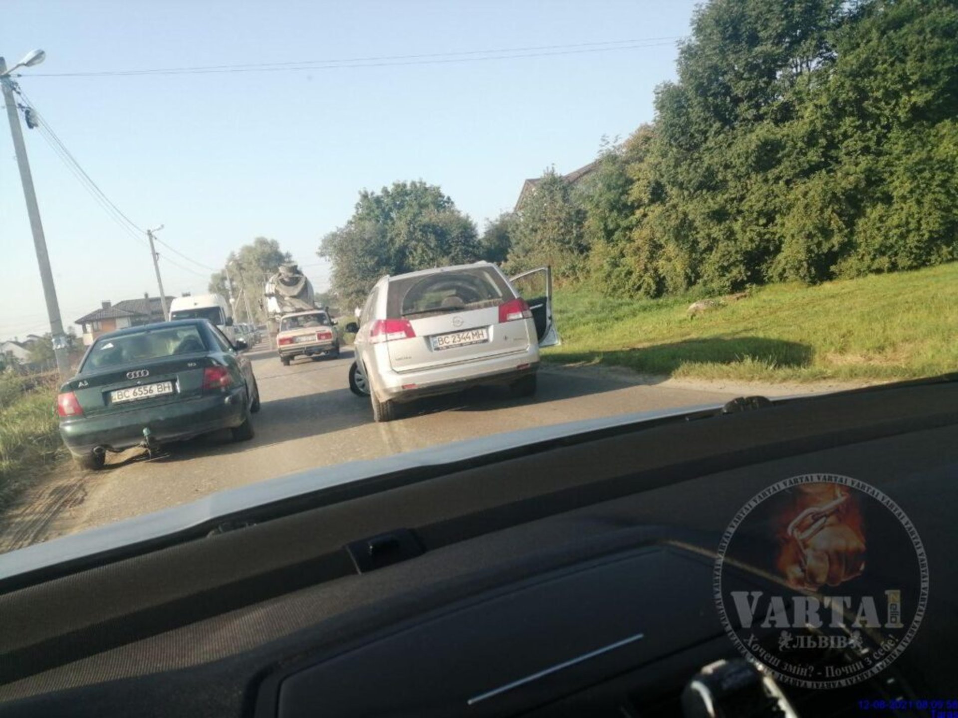 Біля Львова не розминулись три автомобілі