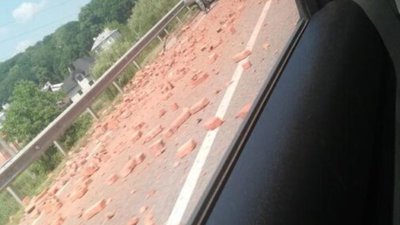У Львові на об’їзній розсипалась цегла (ФОТО)