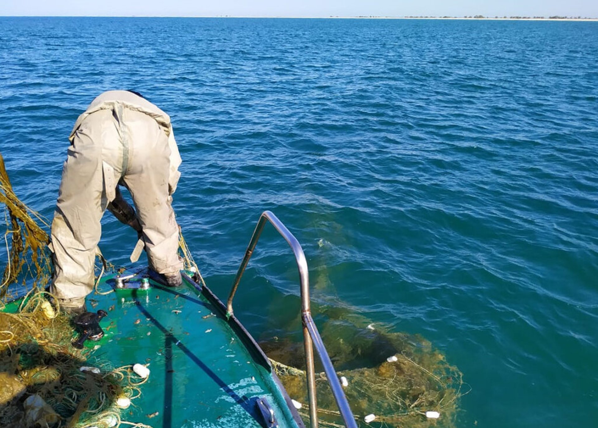 В акваторії Чорного моря виявили браконьєрські знаряддя лову