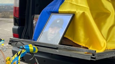 На щиті повернувся воїн з Борислава Роман Качаєв