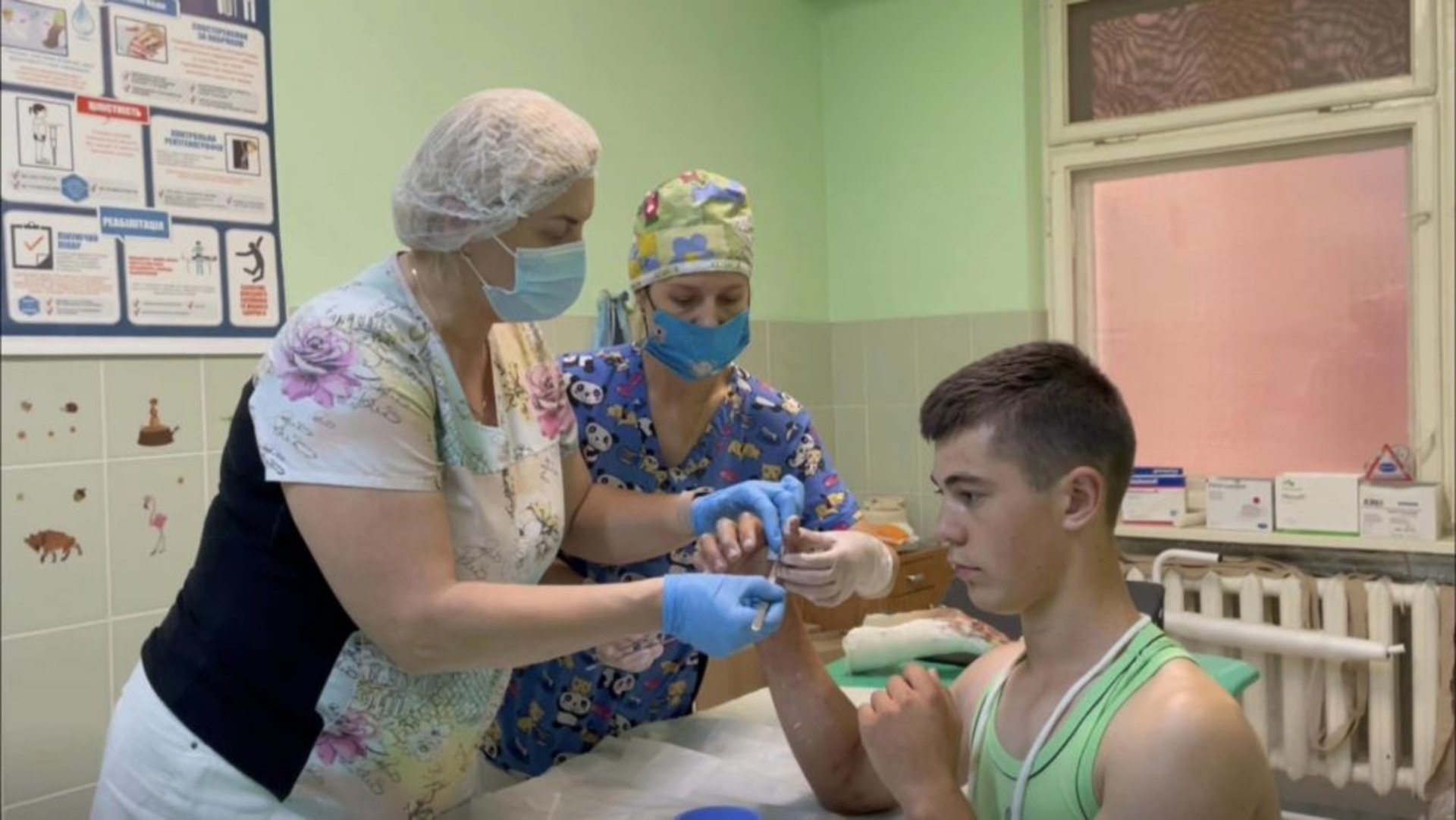 Медики у Львові врятували руку 17-річному хлопцю
