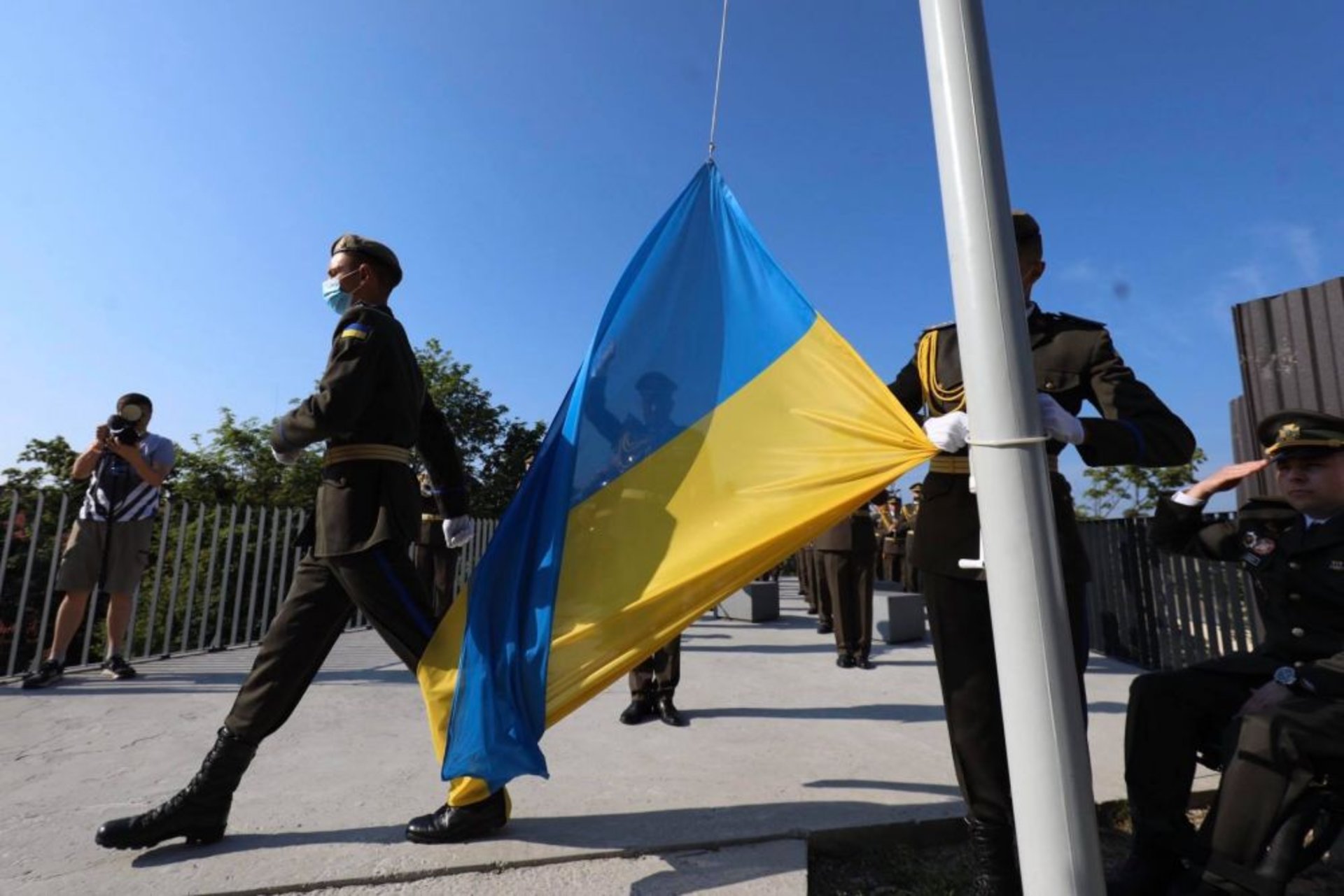 У Львові підняли Державний прапор над Меморіалом пам’яті Героїв Небесної Сотні
