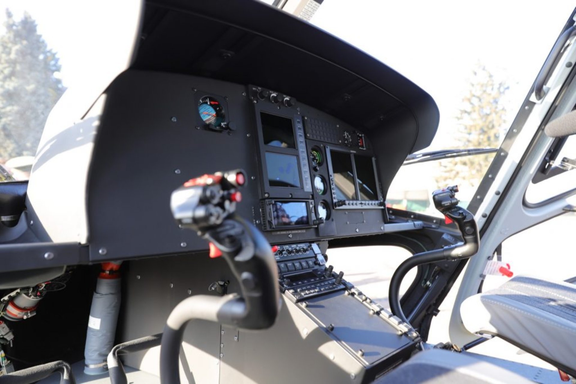 Україна отримала від Франції два гелікоптери Airbus H125. Фото ДПСУ