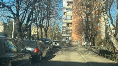 У Львові автомобілі паркуються на газоні