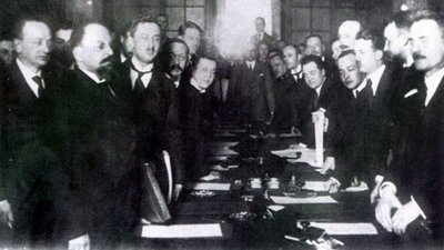 Цього дня, у 1921 році, був підписаний Мирний договір між Польщею та Україною з Росією, в результаті якого Україна втратила свої західні землі