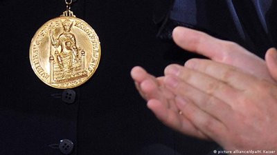 Зеленського відзначили престижною європейською премією Карла Великого