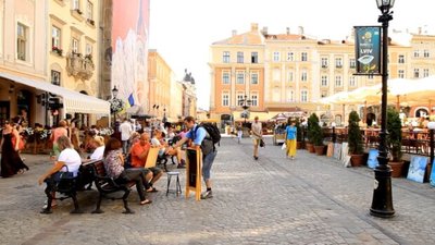 Хроніка COVID-19 за добу: на Львівщині 214 хворих, 9 людей померли