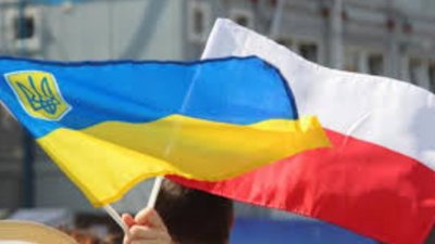 Інтелігенція Польщі висловила обурення оскверненням українських могил