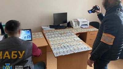 СБУ та НАБУ викрили спробу підкупу керівника Держлікслужби
