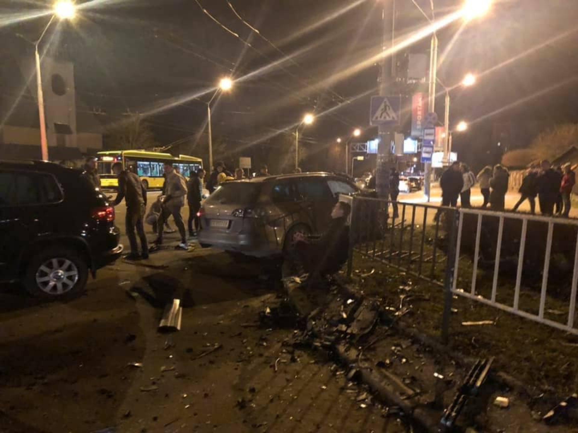 У Львові в аварії травмувалось четверо осіб. Фото Варта-1