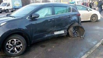 У Львові на вулиці Богдана Хмельницького не розминулись автомобілі (ФОТО)