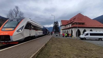 «Укрзалізниця» запустила «гірські шатли» зі Львова до Ворохти