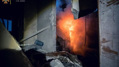 У Києві ракета впала на багатоповерхівку (ФОТО)