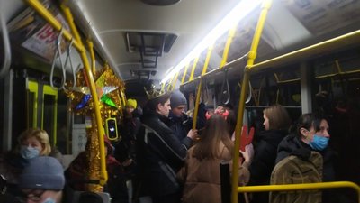 У Львові колядували у маршрутці (ФОТО, ВІДЕО)