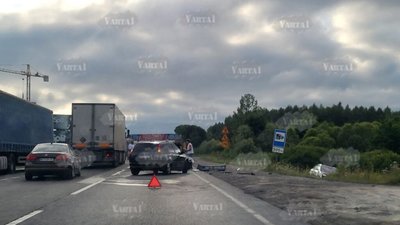 У Львові на обʼїзній автомобіль злетів у кювет