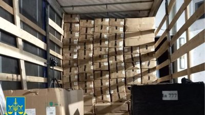 На Львівщині митники допомагали ухилятись від податків особі з санкційного списку РНБО (ФОТО)