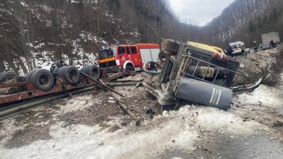 Жахлива автотроща на Закарпатті: загинуло подружжя (ФОТО)
