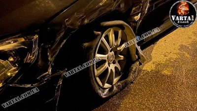 У Львові на вулиці Пулюя сталась потрійна ДТП (ФОТО, ВІДЕО)