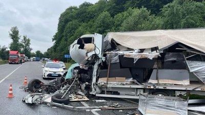 Біля Львова травмувався водій вантажівки