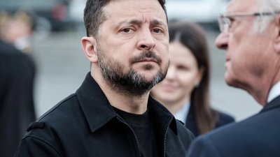 Зеленський грає в настільний теніс в Івано-Франківську
