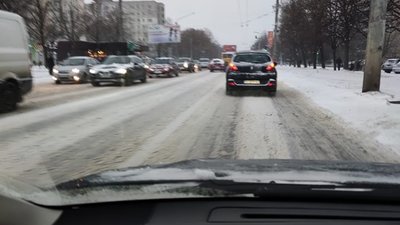 У Львові вулиці міста не чистять від снігу (ФОТО)