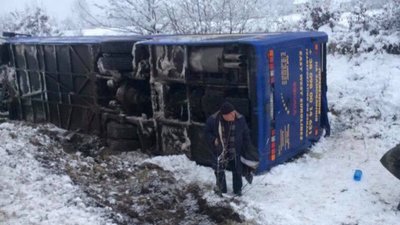 На трасі Львів - Трускавець перекинувся пасажирський автобус
