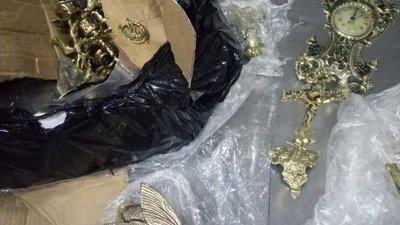 У «Раві-Руській» водій рейсового автобуса попався на контрабанді раритетів (ФОТО)