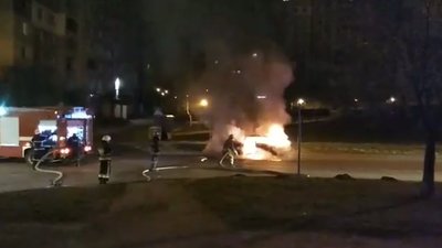 У Львові горів автомобіль (ФОТО, ВІДЕО)