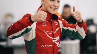 Підтримайте Олександра у голосування Vroom Awards «ГОНЩИК 2023 року»
