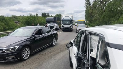 На Львівщині автомобілі перетворились на металобрухт (ФОТО)