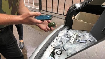 У Львові громадському активісту підкинули в автомобіль гранату