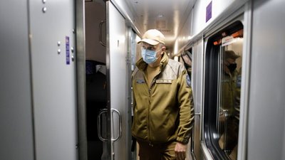 Шерифи на рейках: як працює воєнізована охорона нічного поїзда Київ - Львів (ФОТО)