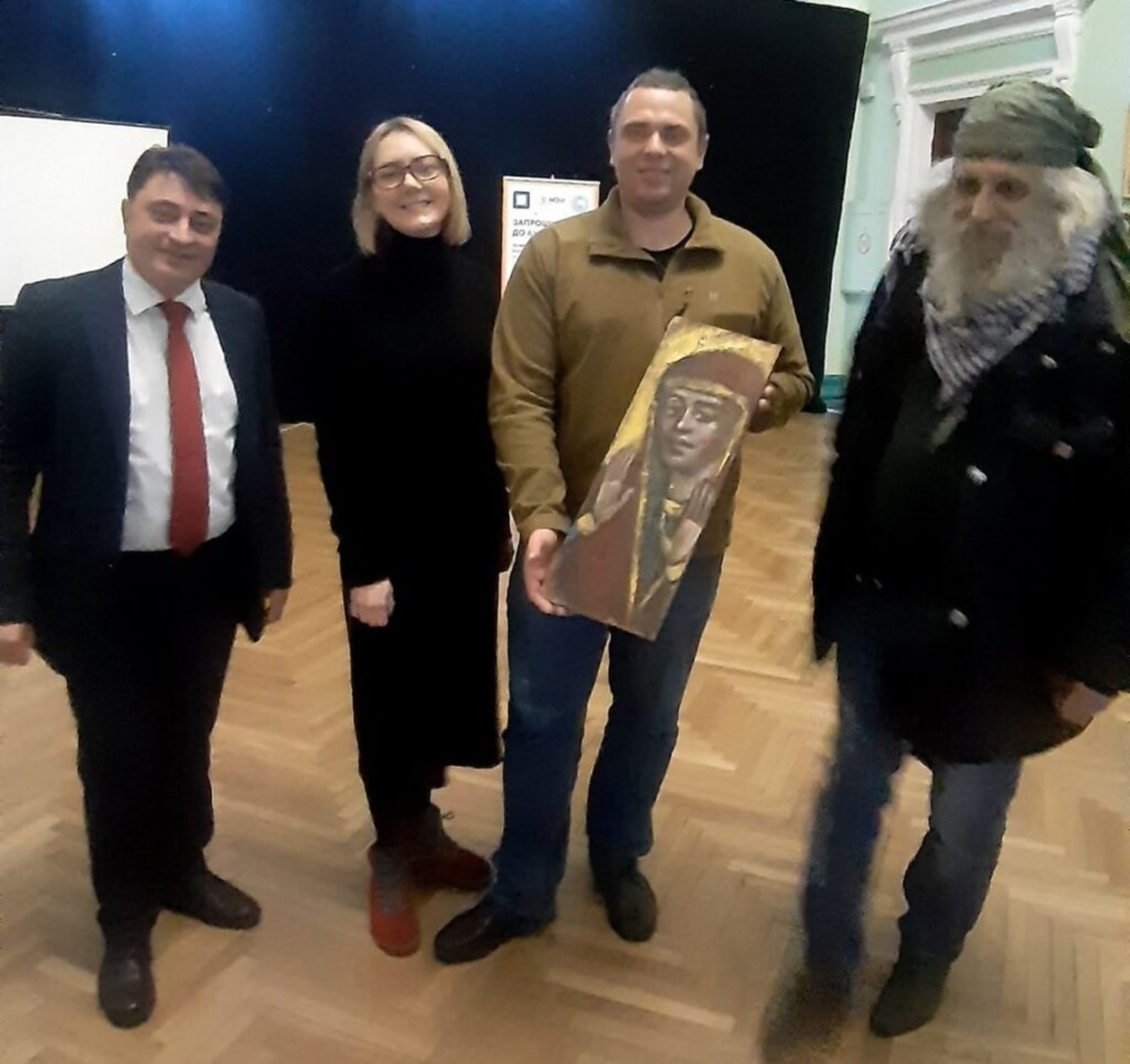 Львівський митець написав ікону Богородиці для полярників в Антарктиду