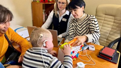 Медики Клінічного центру дитячої медицини повернули слух дворічному хлопчику