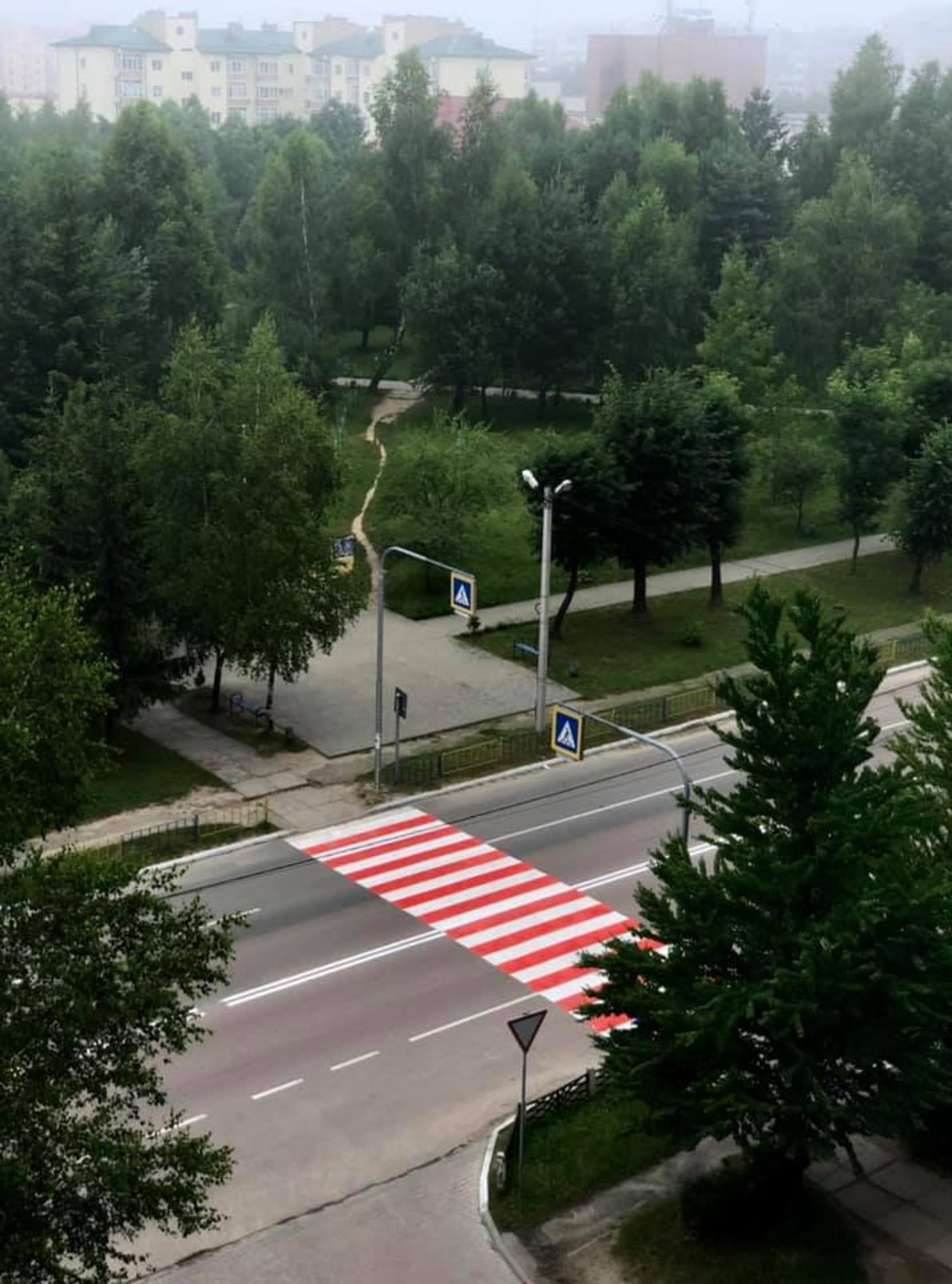 У Новояворівську оновлюють пішохідні переходи, фото НМР