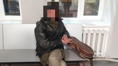 У Львові мешканець Харкова викрав два мобільних телефони і п’яний заснув на вулиці
