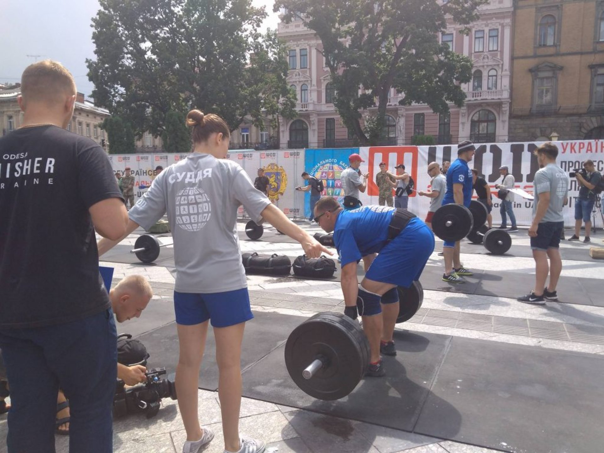 Біля пам'ятника Шевченку стартували змагання з кросфіту серед десантників