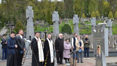 На Личаківському кладовищі вшанували пам’ять загиблих Героїв (ФОТО)