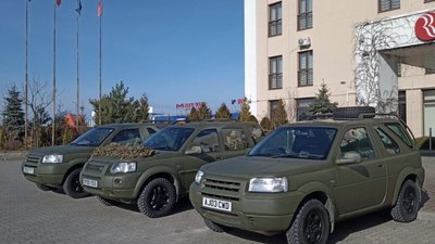 Британсько-українська «Операція Фрілендер»: три позашляховики для Збройних Сил України