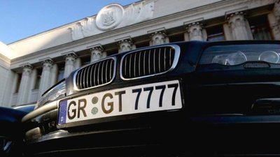 Зеленський спростив ввезення автомобілів