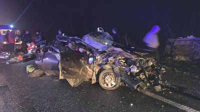 На трасі "Київ - Чоп" не розминулись автомобілі: є загиблий і травмовані (ФОТО)
