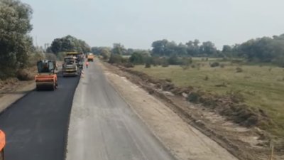 Водіям: на Львівщині ремонтують дорогу між населеними пунктами Дроговиж та Велика Горожанка (ВІДЕО)