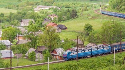 У горах Львівщини під колесами електрички загинув чоловік