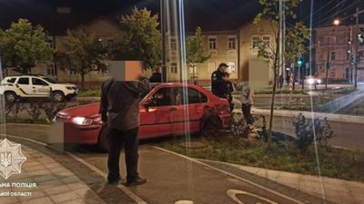 У Львові під час зіткнення двох автомобілів постраждав пішохід